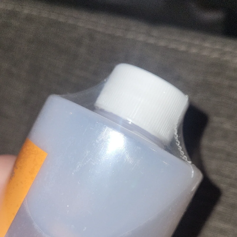 SA2 Skincare Cleanser - White and Orange - Picture 7 of 10